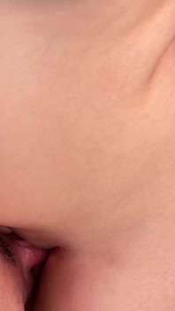 La Nuova Ragazza Bionda Di 20 Anni Ha Abilità Magiche Nel Succhiare Il Mio Grosso Cazzo