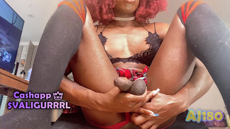 AJ180: Aj180 melumuri minyak di pantatnya, memamerkan kontol raksasanya yang menggelembung &amp;...