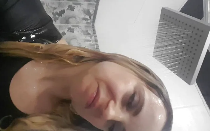 LarisaCum: I'm wet in a latex bathing suit and I am...