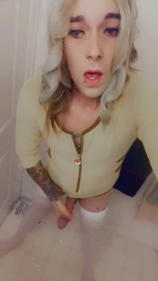 CarmenMelatonin: Czy mogę być twoją Pika Girl
