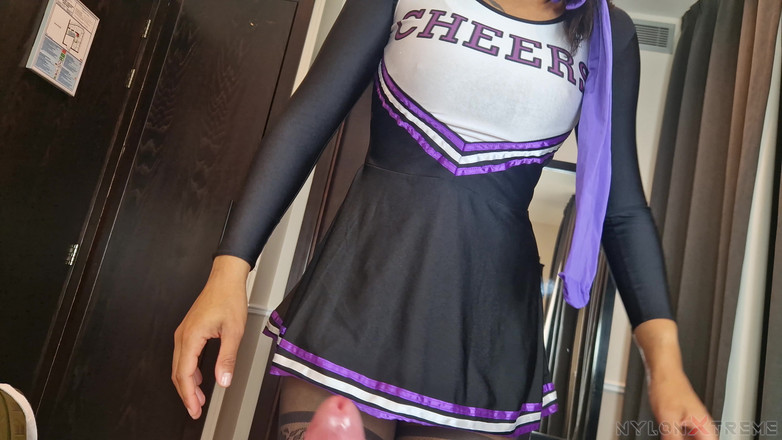 Nylon Xtreme: Punkt wina Julia Kate Pierwsza Dziewczyna z nylonowymi pomponami w...