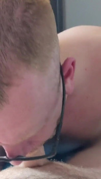 Zamčená zrzka je ošukaná zrzavým medvědem sirem