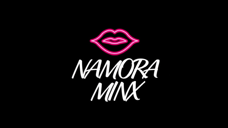 Namora Minx: Asiatische bBW spielt mit ihrer muschi