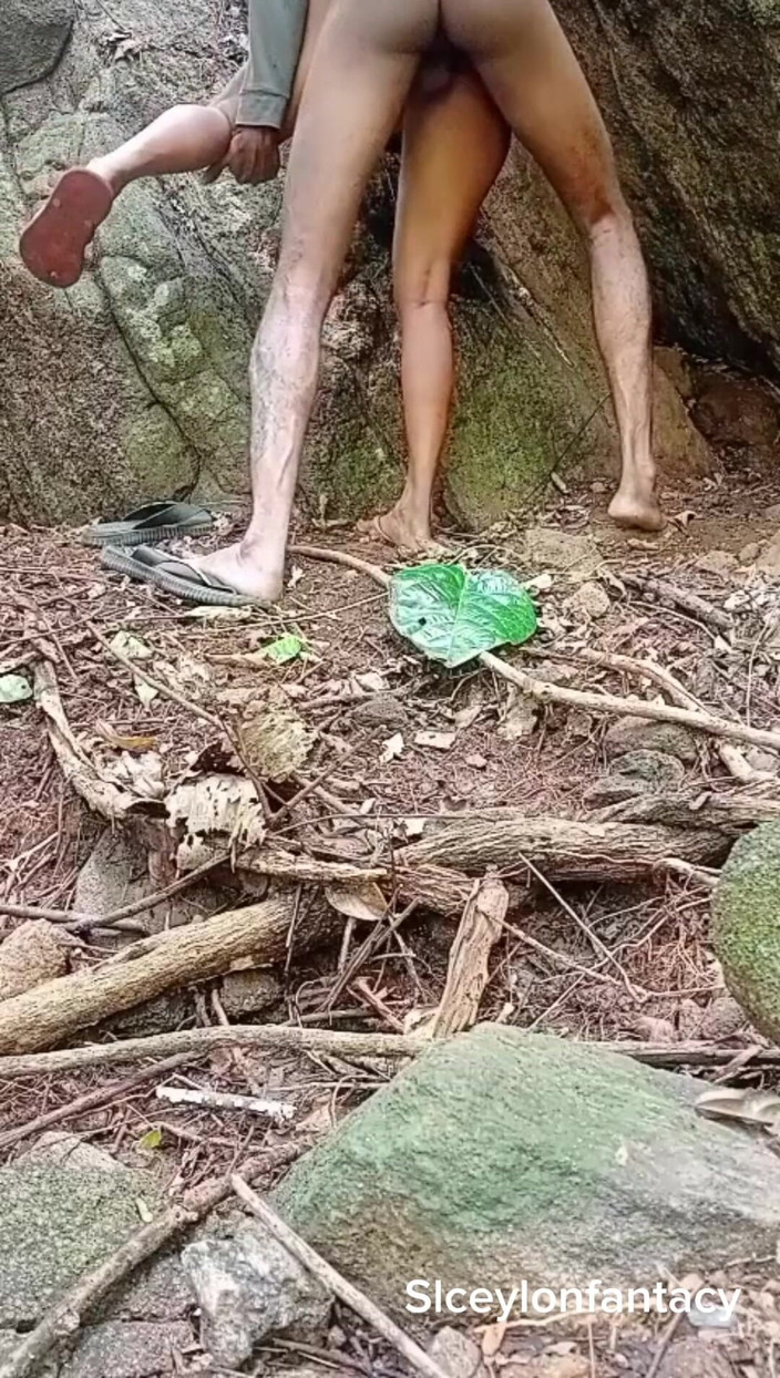 SLXXStudio: Vrouw werd geneukt met buurvrouw terwijl haar man in de...