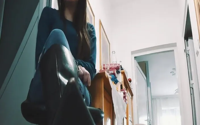 Mistressyammyboots: Footjob in leather boots