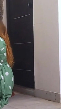 Büro Me Ayi Hui Ladki Ne Apni Boss Ke Sath Chut Share Ki