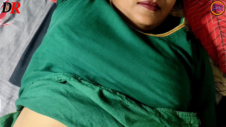 DeepReenu123: Žhavý sex desi indické Bhabhi, Bhabhi si vzala vodu do...