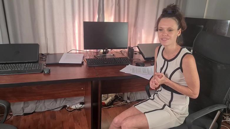 Domslutfucker: Casting blonde slut gets the job after strap on ass...