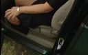 POV Orgasms: Прекрасна зріла леді смокче член хлопця на відкритому повітрі біля машини