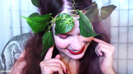 Scarlet Vixen: Poison Ivy lèche et embrasse