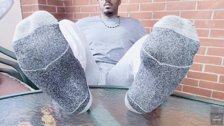 Soft Soleman: Смердючі чоловічі підошви (2025)