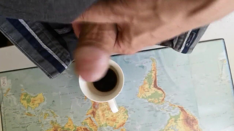 Rafael Torreano: Cara gostoso se masturbando para colocar um pouco de leite...