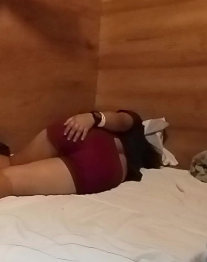 Miraflor89: 1부에서 불륜하는 와이프를 봐야해