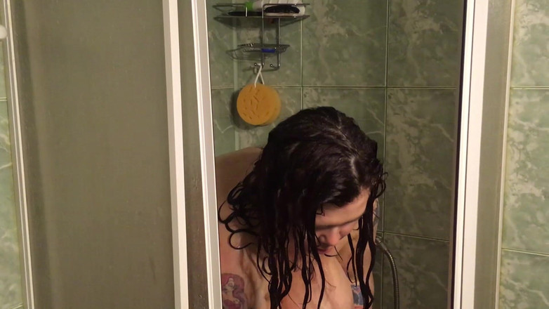 Roxanne Miller: Urmărește pe mama vitregă - dușul