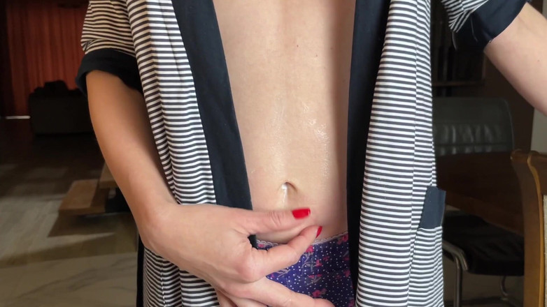 Mistress Mary: あなたのチンポヘッドで私のへそに触れてください