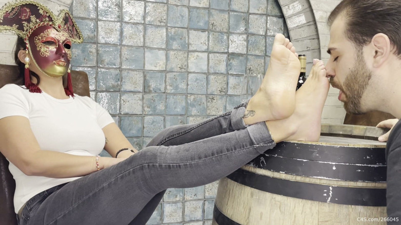 Deep Sole Devotion: Masked Valeria Bare Sole Licking on Wooden Barrel