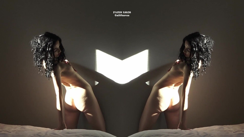 Faith Eros: Nevlastní máma chytí tvůj drobný klitoris - ponížení při masturbaci