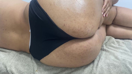 kloyesteicy: Esfregando a bunda gorda