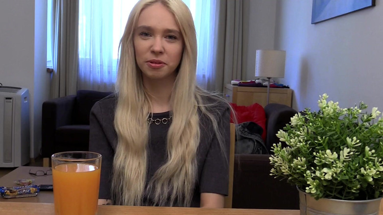 Watch Dirty Movies: O studentă sexy are nevoie de bani - Interviu