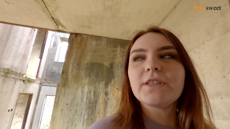 Polly Sweet: Graffiti e scopata accanto a un motociclista (russo, sborra sulle tette)