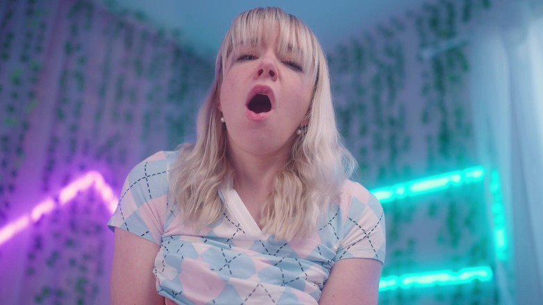 Jolie Lyon: Dickpic o face pe mama vitregă să fie umedă pentru...