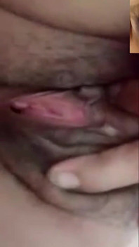 Tante Sange Sampai Masturbasi Gak Tahan Keenakan Pegangin Memek Berbulu Merah Merona