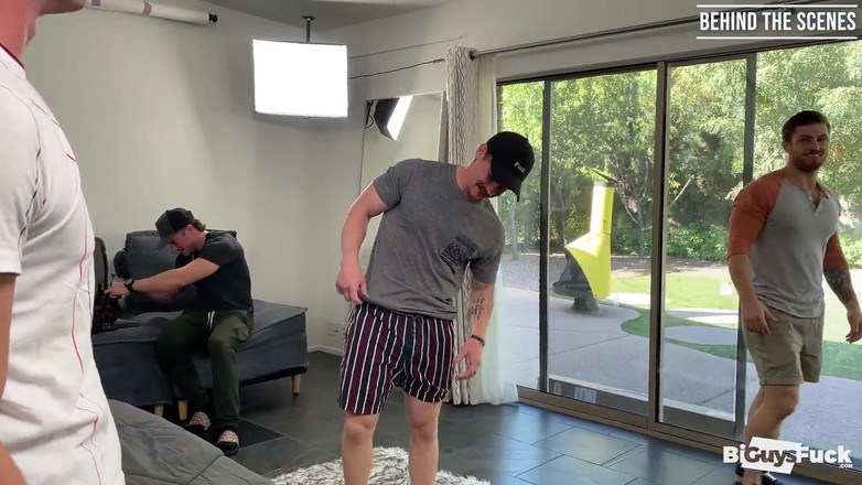 Bi Guys Fuck: Achter de schermen: rood hoofd in actie
