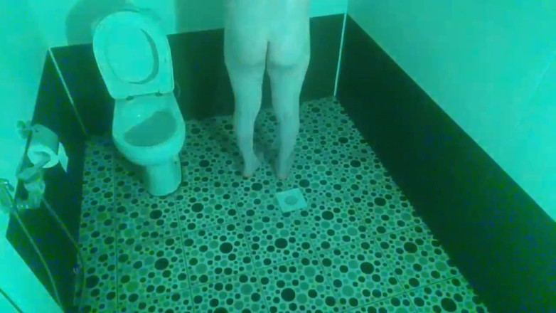 Kitty_Cross: Игривый сисси скрывается за руками с хихиками