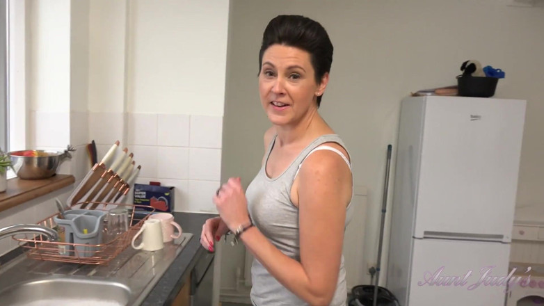 Aunt Judy's: Auntjudys - Vaše roztomilá milf manželka Scarlet saje tvého ptáka v...
