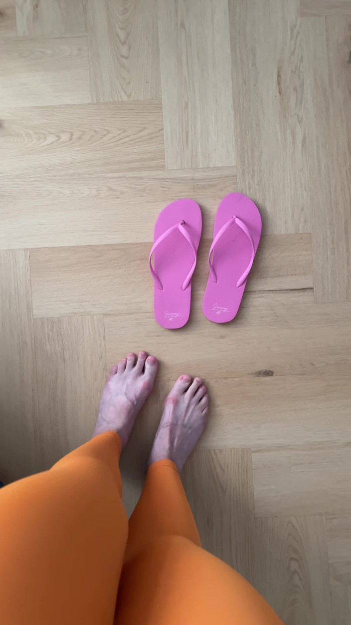 Feet: Teenslippers Voetshow