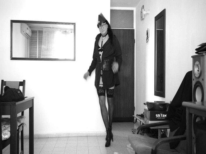 Voyager: Crossdresser Walk