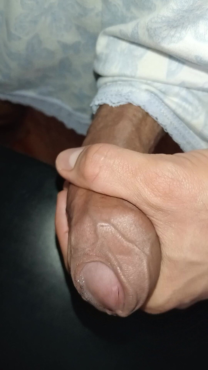 Rey rey: Büyük yarak ve venoza, pijamalı yoğun mastürbasyon, itaatkar bakış açısı