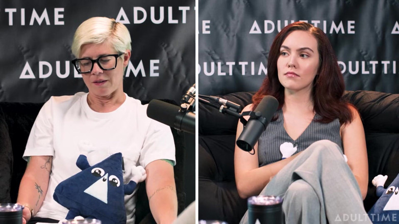 Adult Time Podcast: Freya Parker orta yaşlı seksi kadının alnında dövmeli istiyor! Bunu...