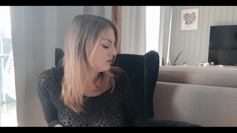 Naughty Natascha: Rauchen in einem durchsichtigem körper? Oh ja