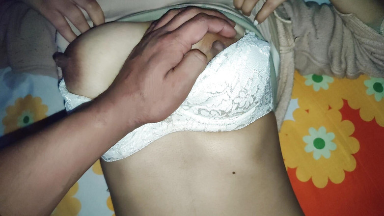 Nepalii: Přítelkyně sama doma a přítel šukají