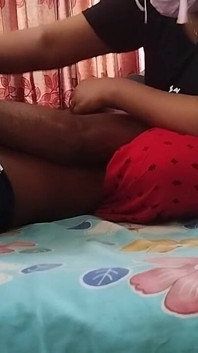เมียบ้านเดซี่นมใหญ่โค้งเว้าถูกควยใหญ่ลูบไล้