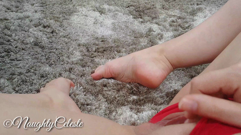NaughtyCeleste: Orgasm și masturbare acasă la părinții mei