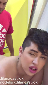 Un Twink Gay Passif Mignon Se Fait Baiser À Nu Par Le Petit Ami De Sa Sœur.