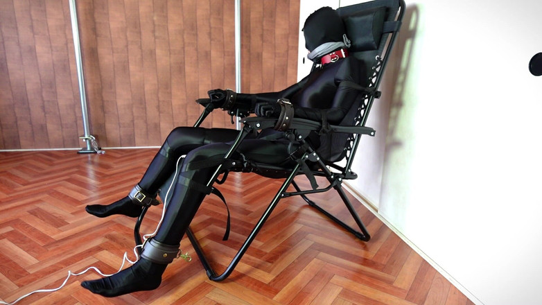 ushirosugatanomiki: Orgasmové peklo, kde se ženy nemohou odhalit