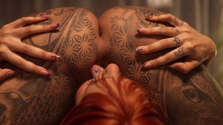 Lesbian porn: Найгарячіша Татуйована Дівчина Шаленіє, Коли Я Займаюся Її Сексом На Прослуховуванні.