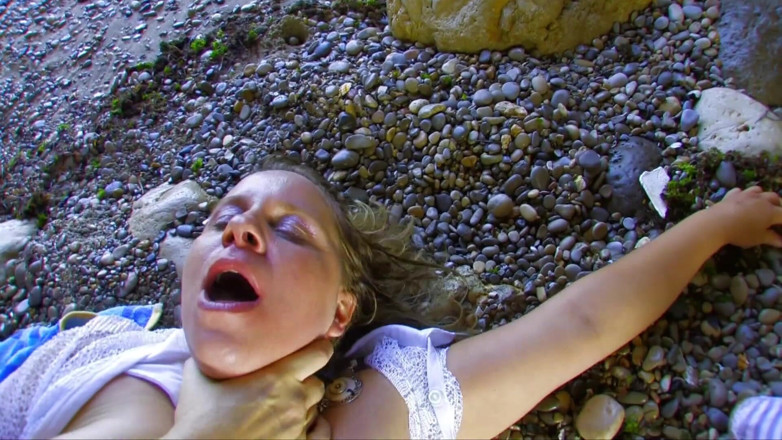 Hot Pornstars: Curvy MILF sucking and roughly fucking on the beach