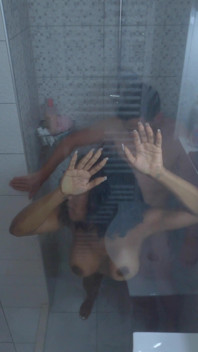 Gran culo de ébano follado duro en la ducha - Kiki Minaj