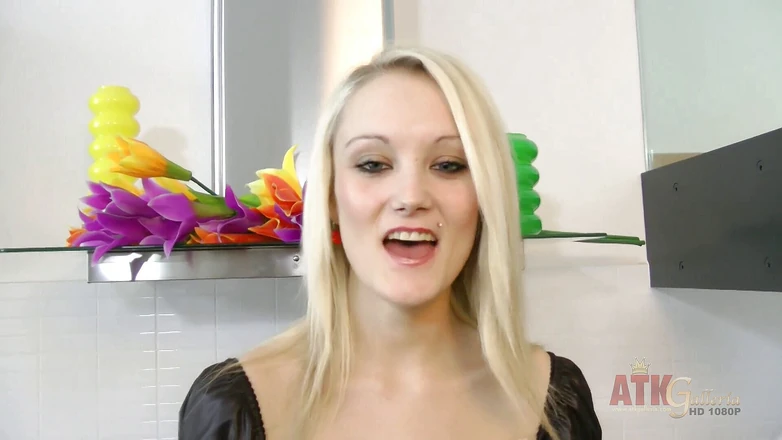 ATKIngdom: Amateur girl masturbating