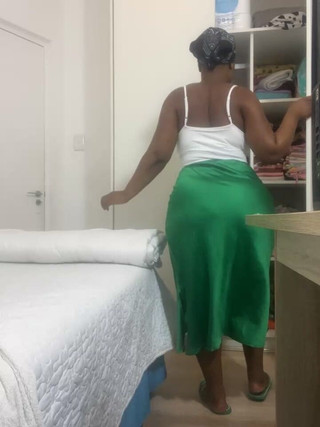 Big black clapping booties: 套弄我的秃头大屁股，第1004集