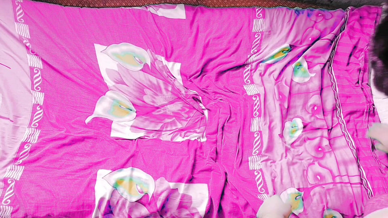 Kitty_Cross: Stygg femboy poserar lekfullt i söta underkläder