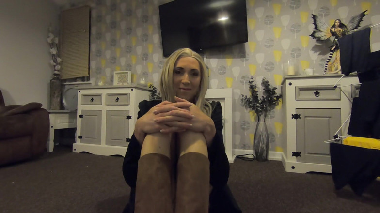 The Midnight Minx: Themidnightminx sensual strip tease