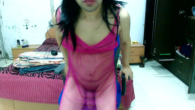 Cute & Nude Crossdresser: Người mặc đồ xuyên thấu gợi cảm trong babydoll màu hồng...