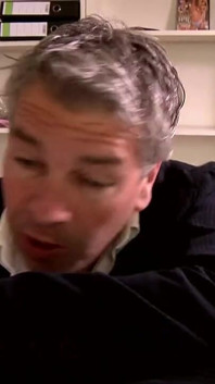 Blonďatá kočička ass up office toy play wild šukání