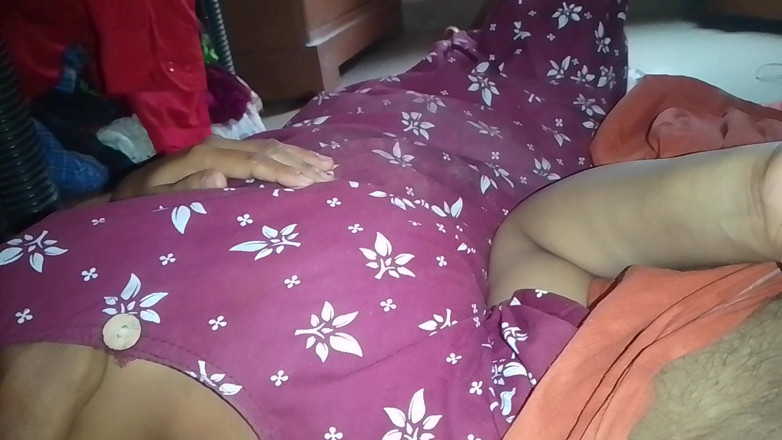 Skydreem1104: Tamil Housewife's Breasts Are Massaged by Her Husband