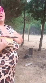 Recoping Woods mama vitregă sexy în aer liber